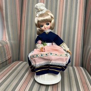 Petite Fleur Sankyo Sorgel Musical doll EUC Vintage condition.